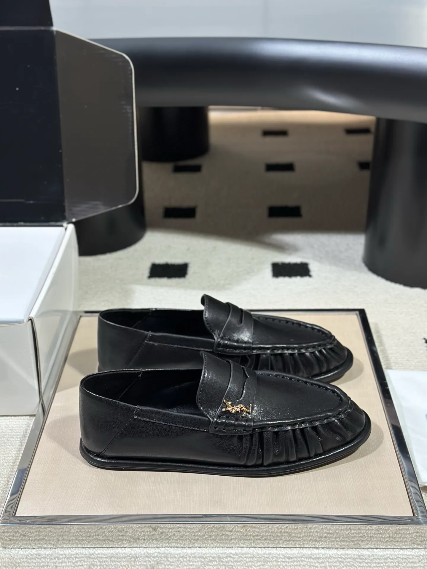 Women's Loafers And Moccasins SAINT LAURENT 18041758