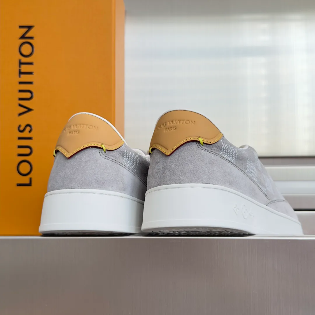 Women's Sneakers LOUIS VUITTON 17950381