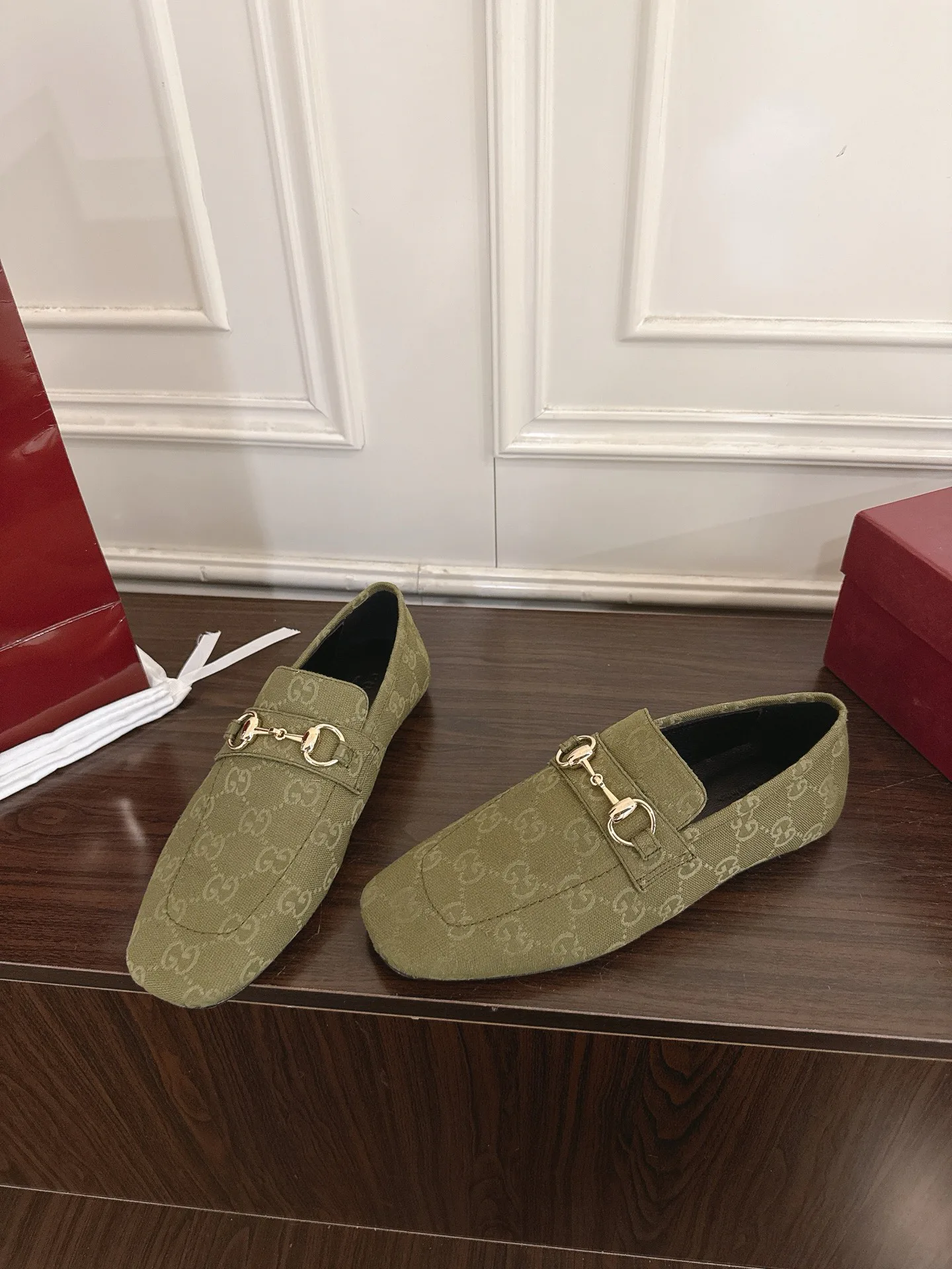 Women's Loafers And Moccasins GUCCI 17956769