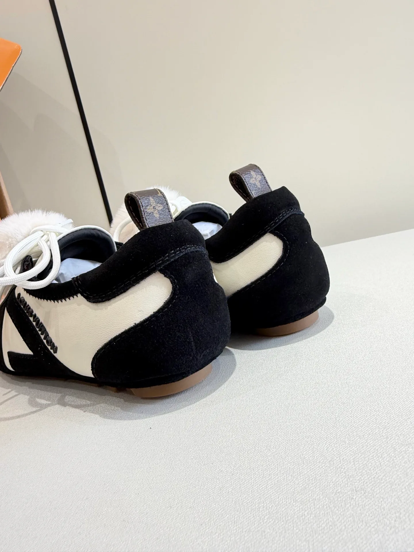 Women's Sneakers LOUIS VUITTON 17793889