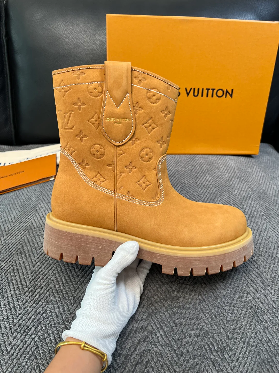Men's Ankle Boots LOUIS VUITTON 18417477