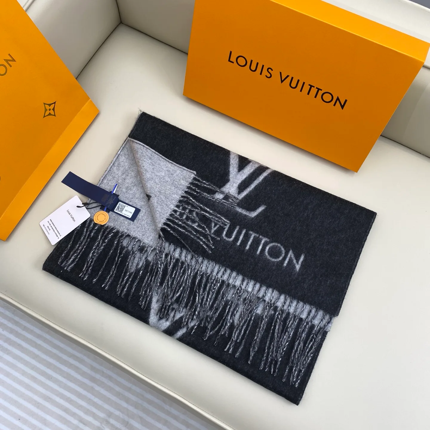 Scarves LOUIS VUITTON 18105569