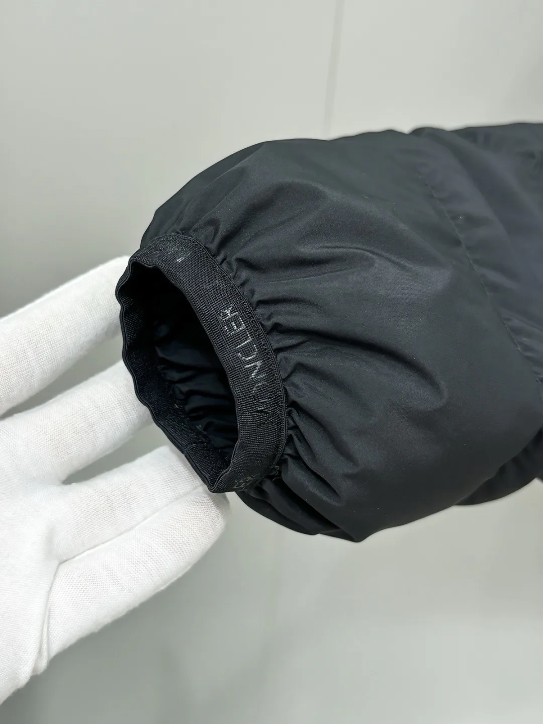 Куртки И Пуховики Мужские Moncler 18596610