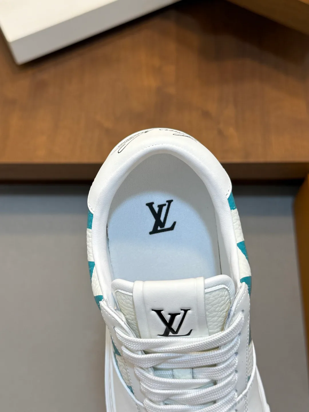 Men's Sneakers LOUIS VUITTON 17447612
