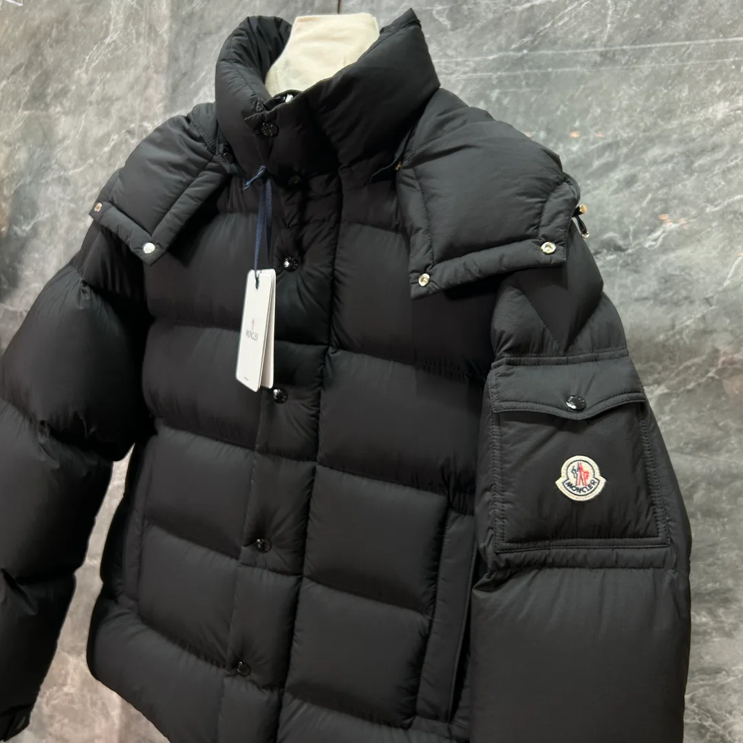 Women's Jackets And Down Jackets MONCLER 18134087