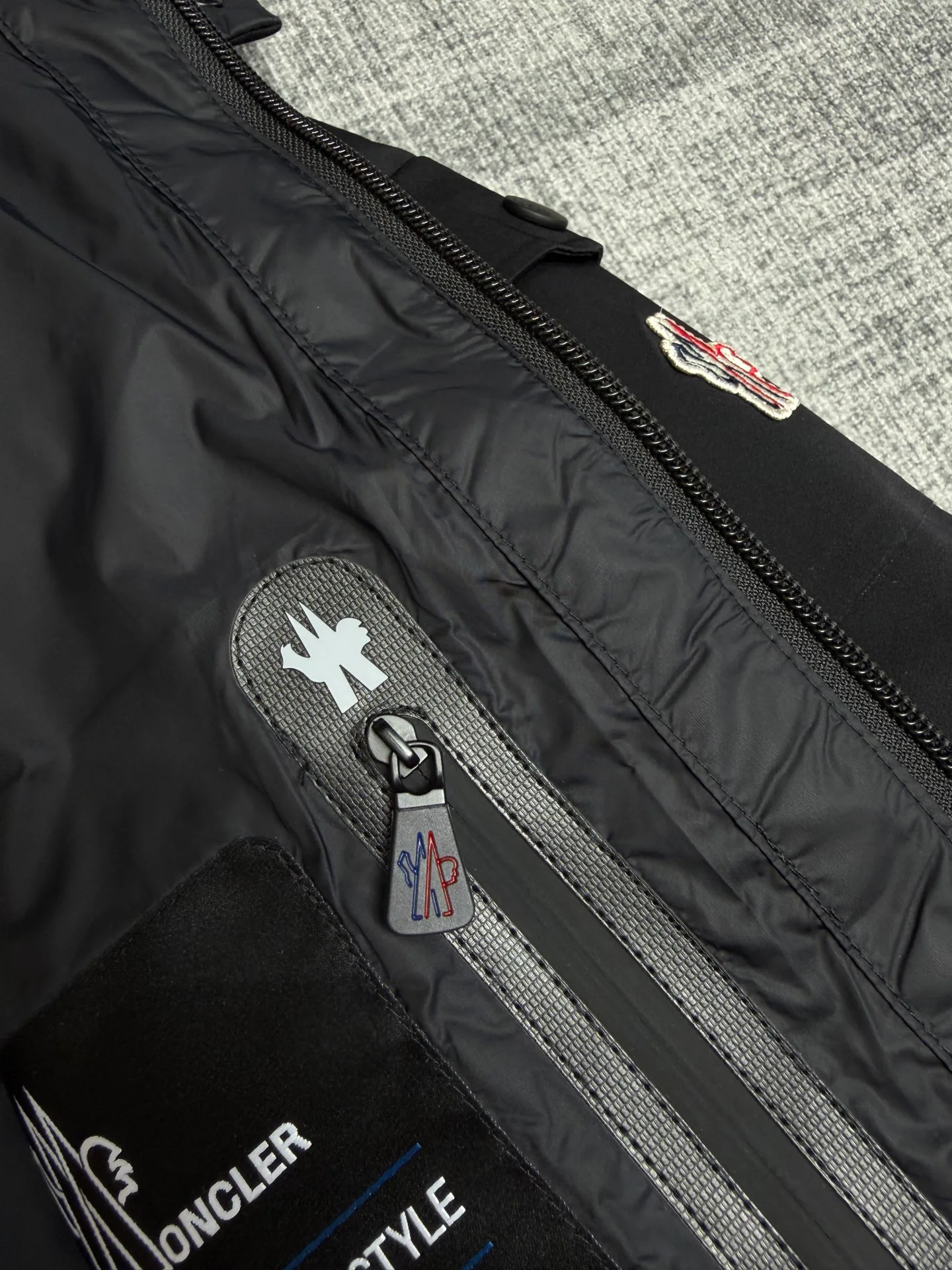 Women's Jackets And Down Jackets MONCLER 17915380