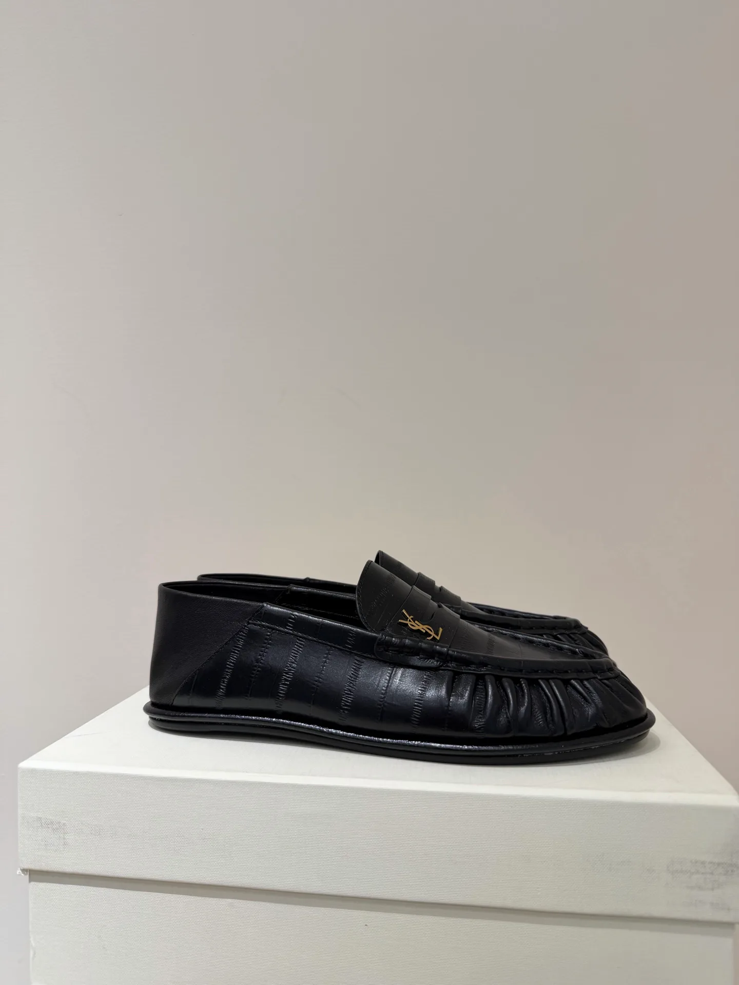 Women's Loafers And Moccasins SAINT LAURENT 18195710