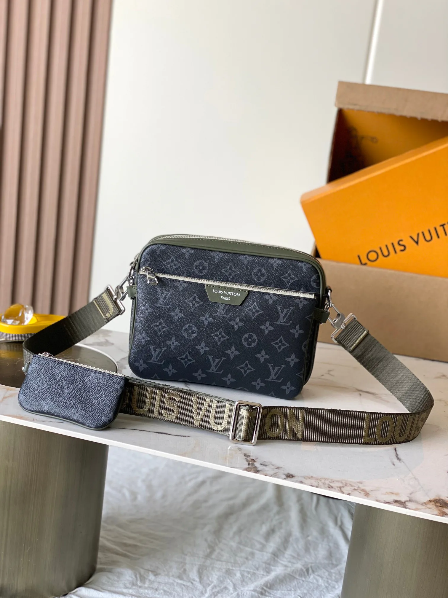 Women's Shoulder Bags LOUIS VUITTON 18521068