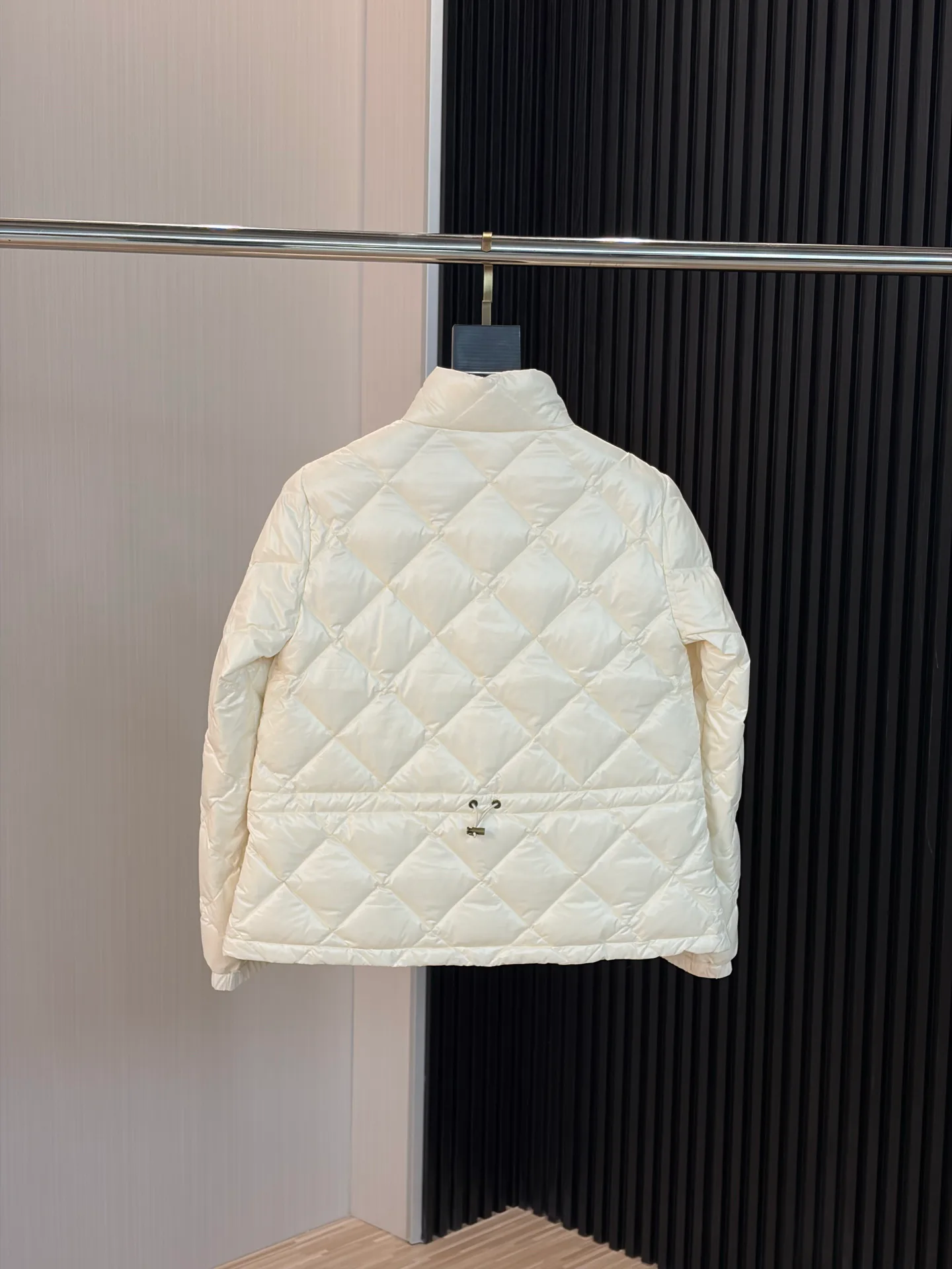 Women's Jackets And Down Jackets MONCLER 17897340