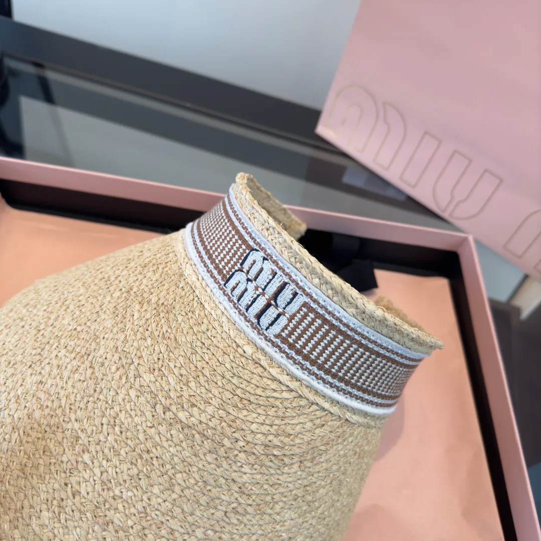 Hats MIU MIU 17562438