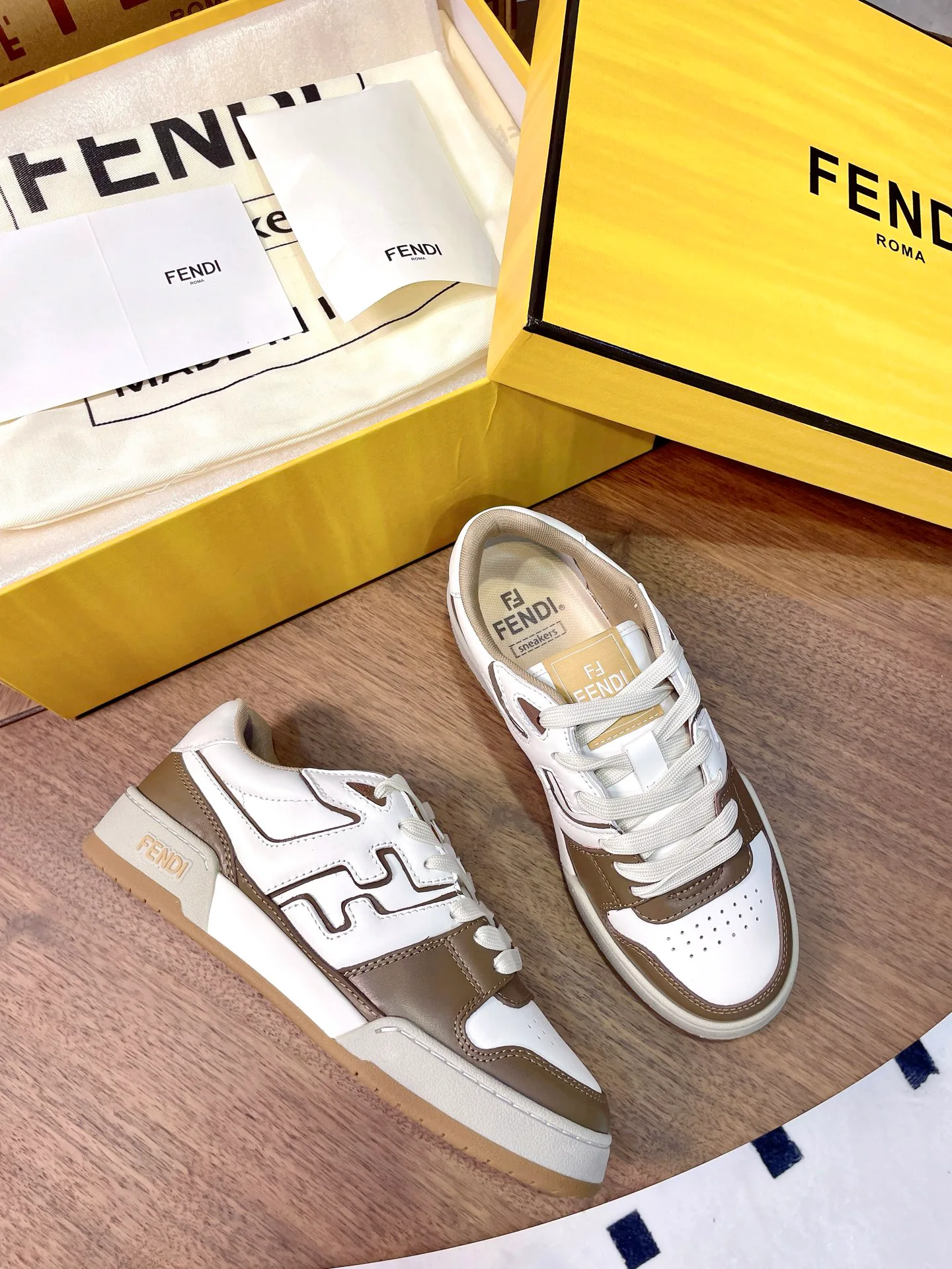 Women's Sneakers FENDI 17957321