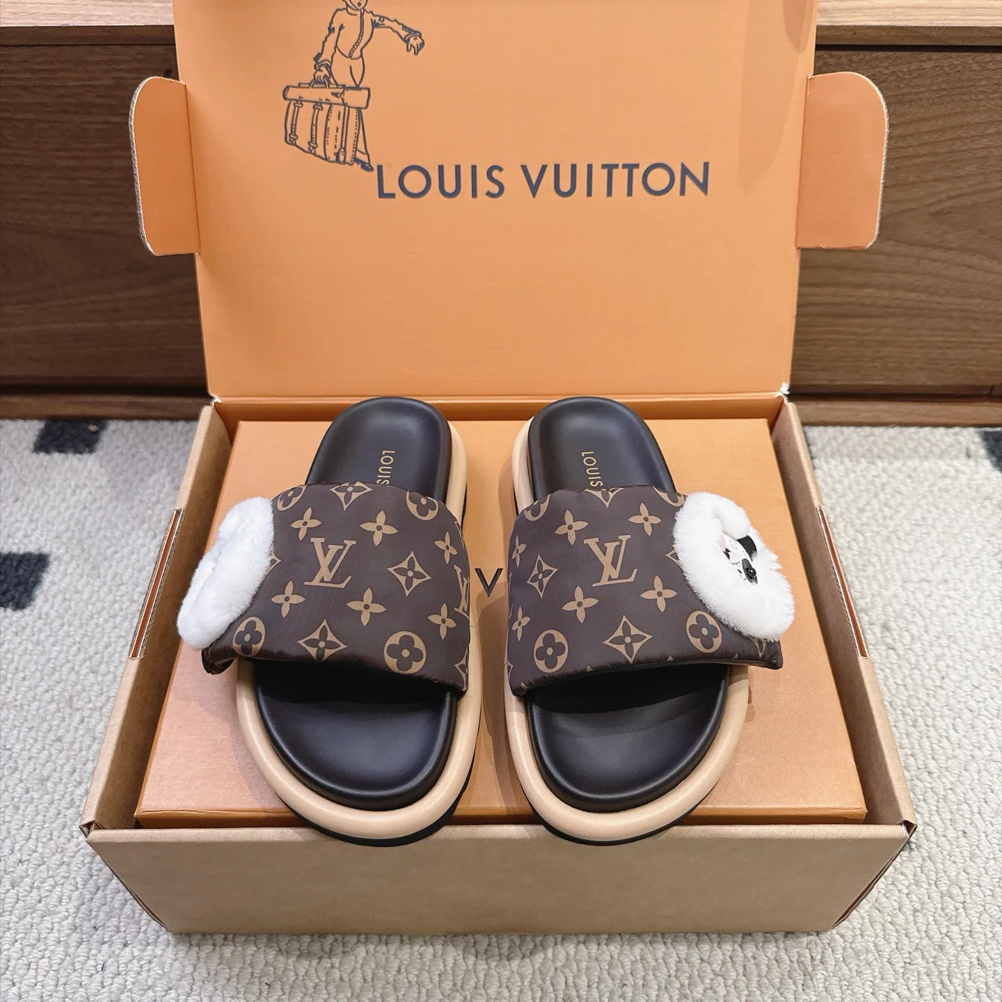 Women's Flip-Flops LOUIS VUITTON 18025805