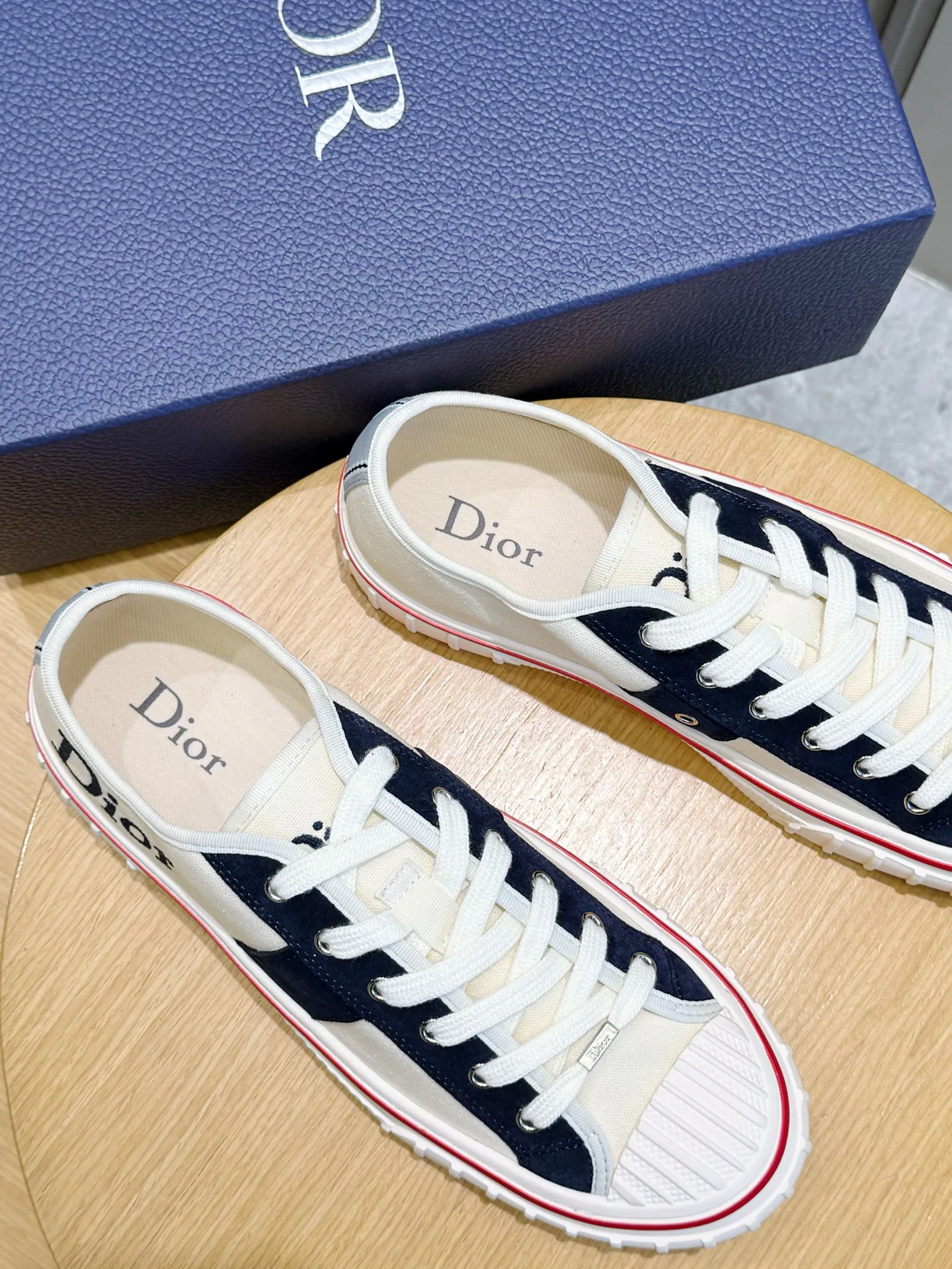 Women's Sneakers CHRISTIAN DIOR 18101566