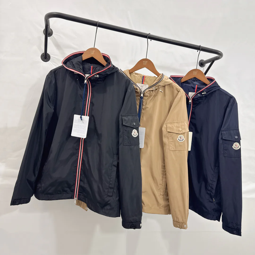 Women's Jackets And Down Jackets MONCLER 18002265