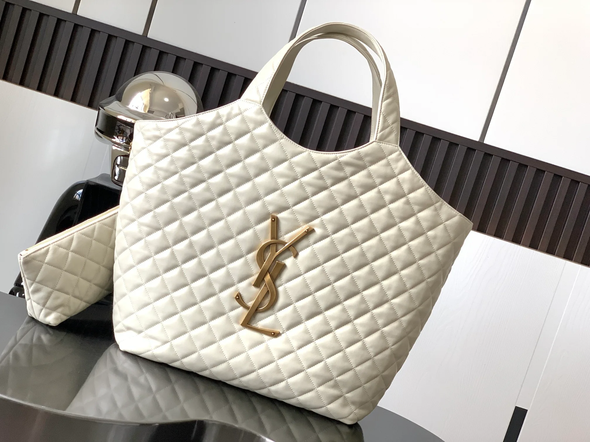 Women's Classic Handbags SAINT LAURENT 17698319