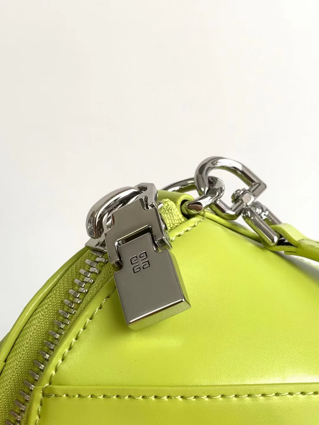 Women's Classic Handbags GIVENCHY 18452630