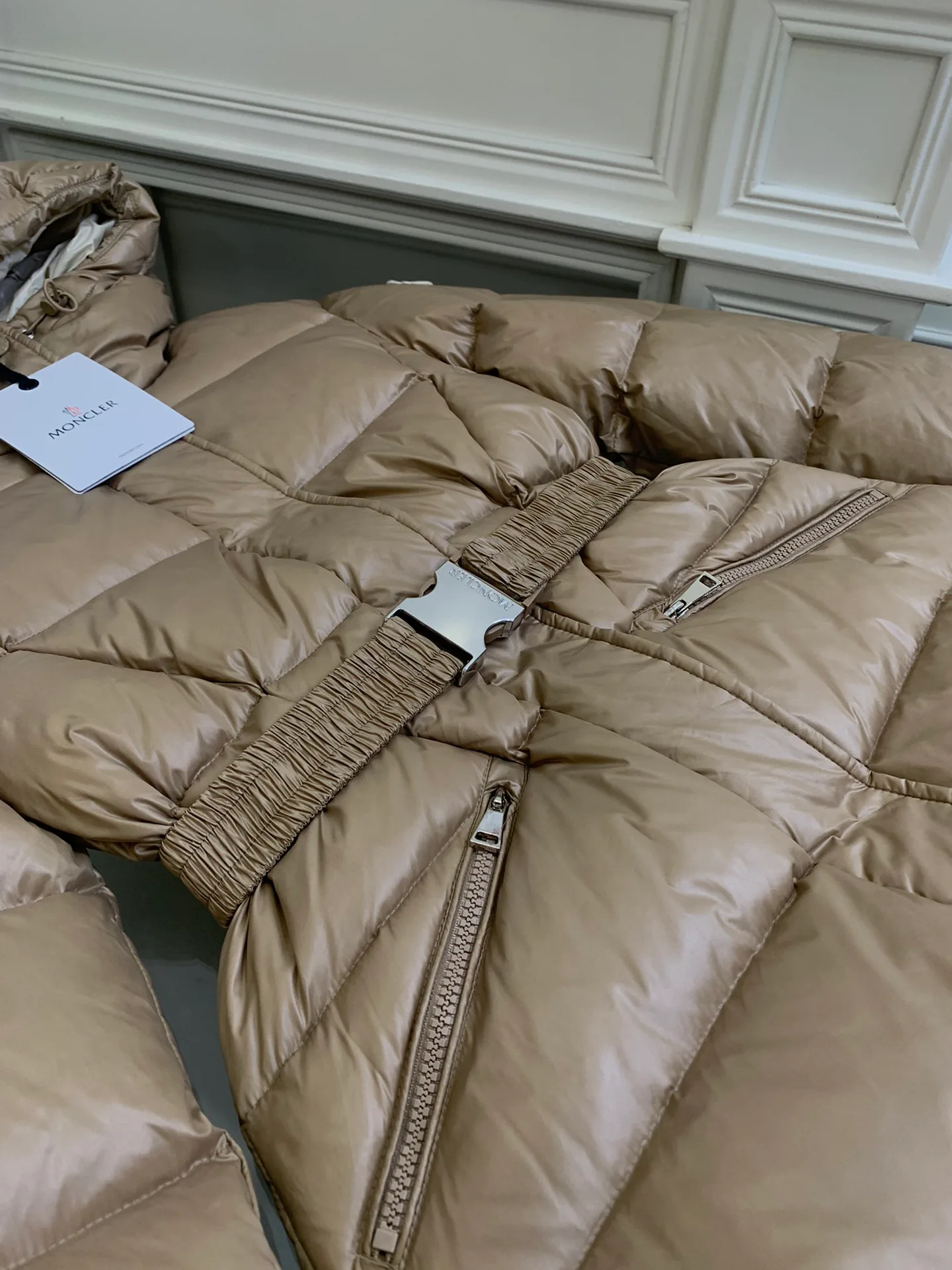 Women's Jackets And Down Jackets MONCLER 18240673