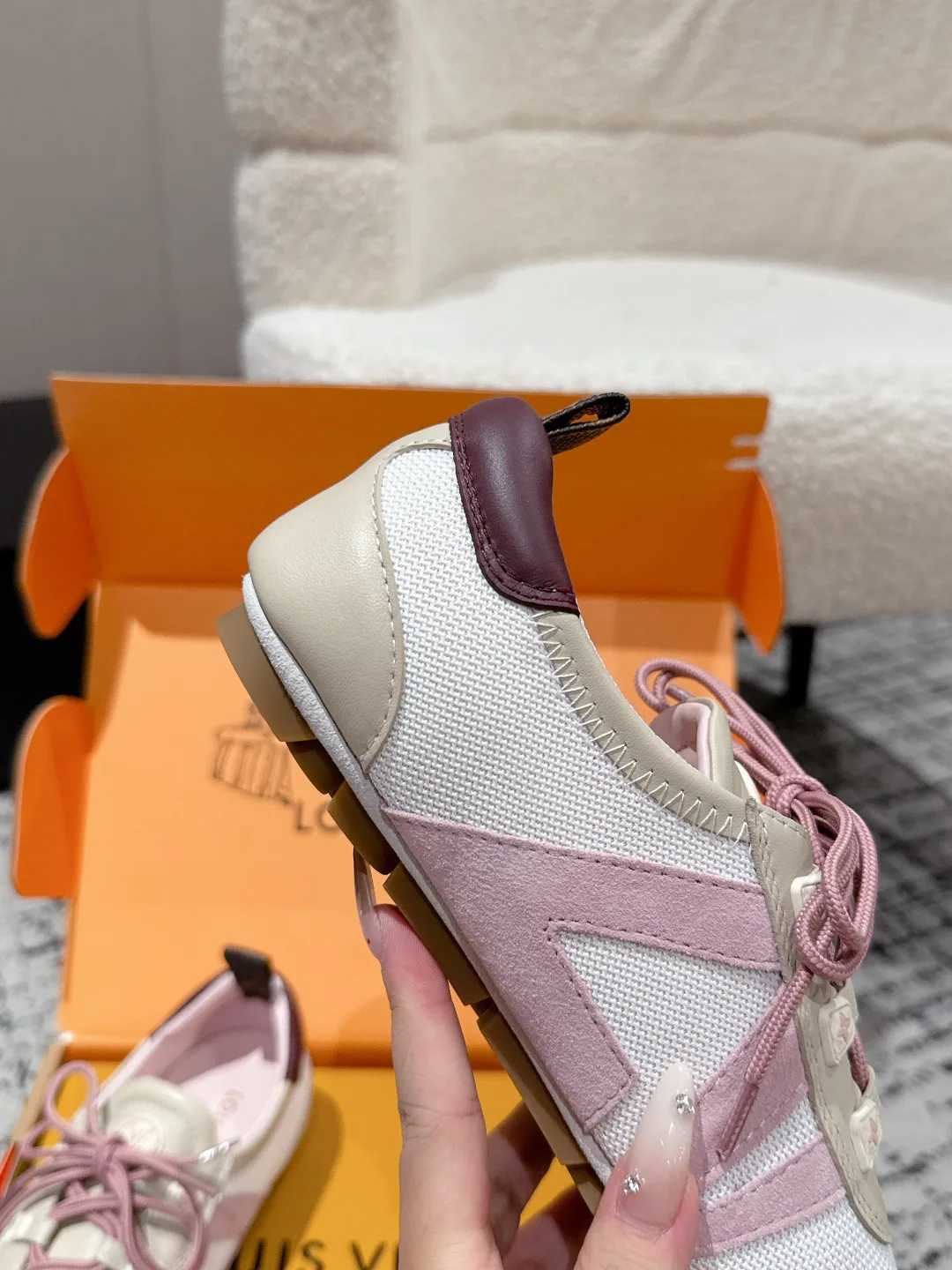 Women's Sneakers LOUIS VUITTON 18409709