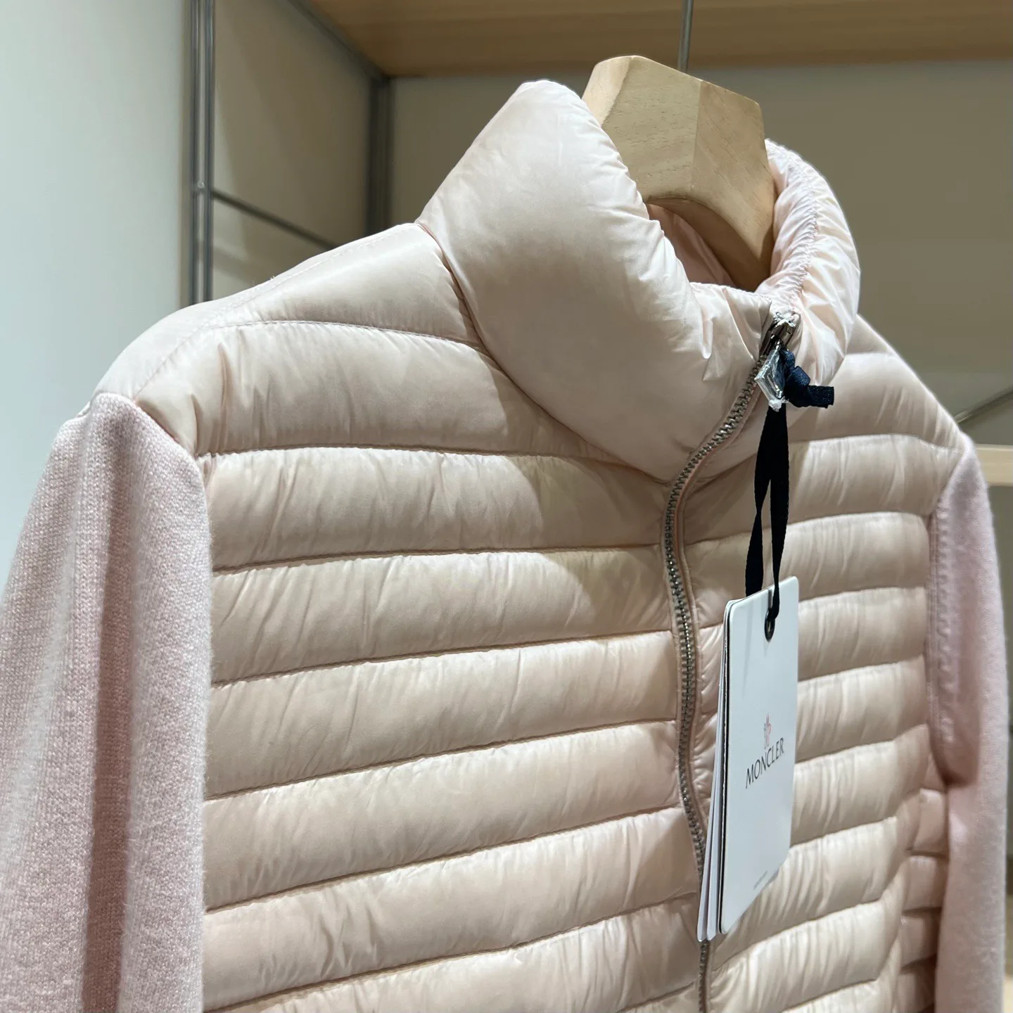 Women's Jackets And Down Jackets MONCLER 18043622