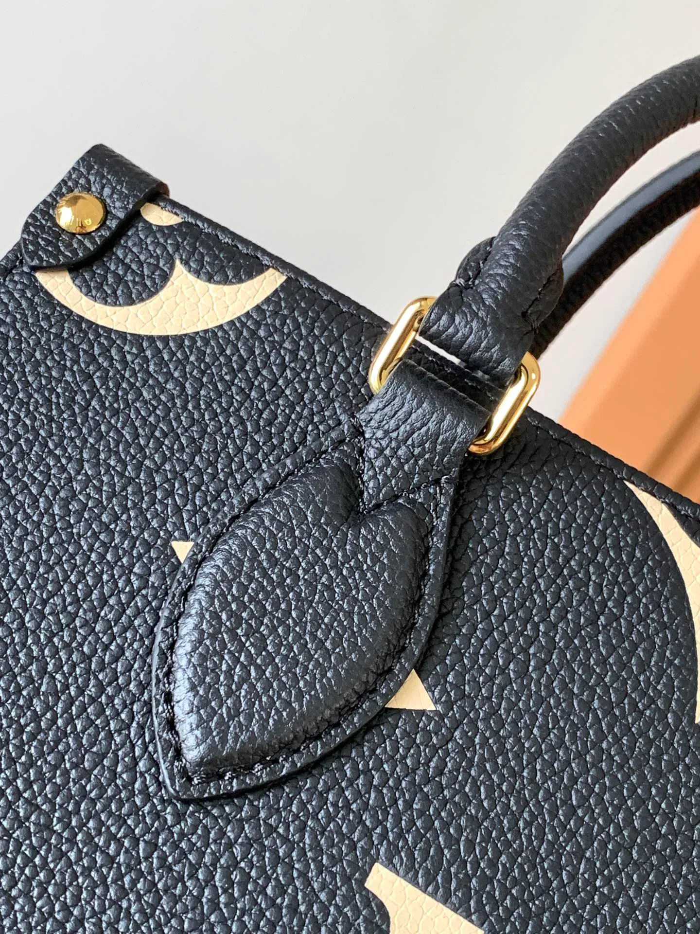 Women's Classic Handbags LOUIS VUITTON 18148138
