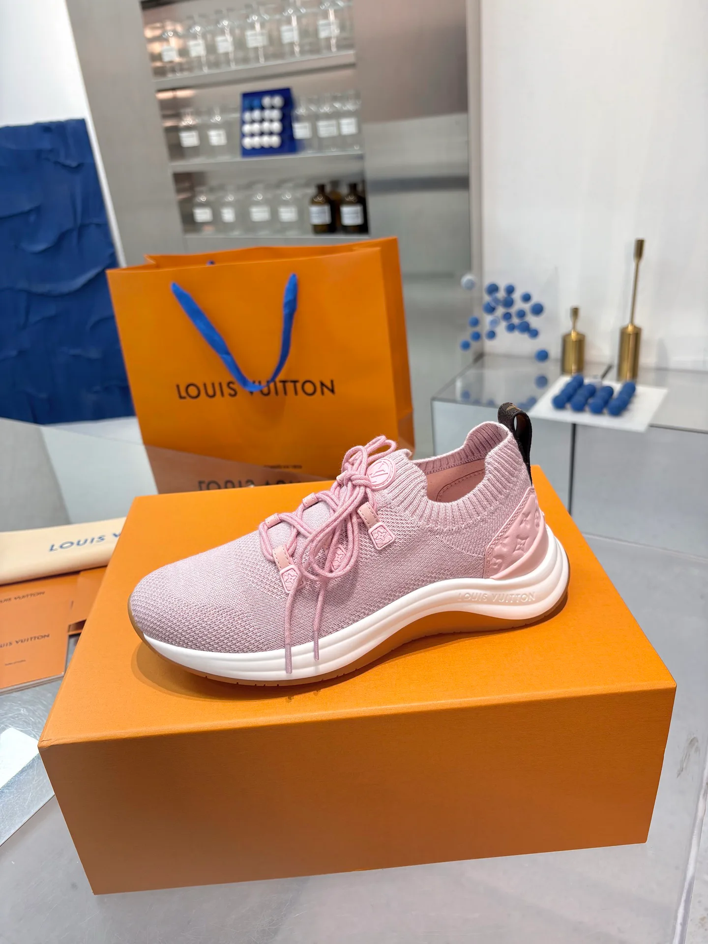Women's Sneakers LOUIS VUITTON 18055137