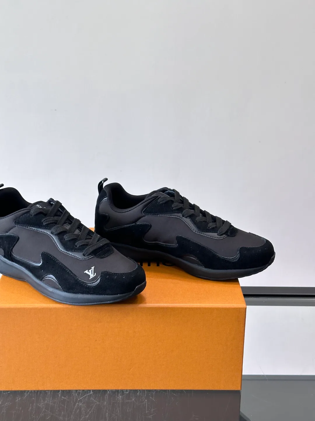 Men's Sneakers LOUIS VUITTON 17869451