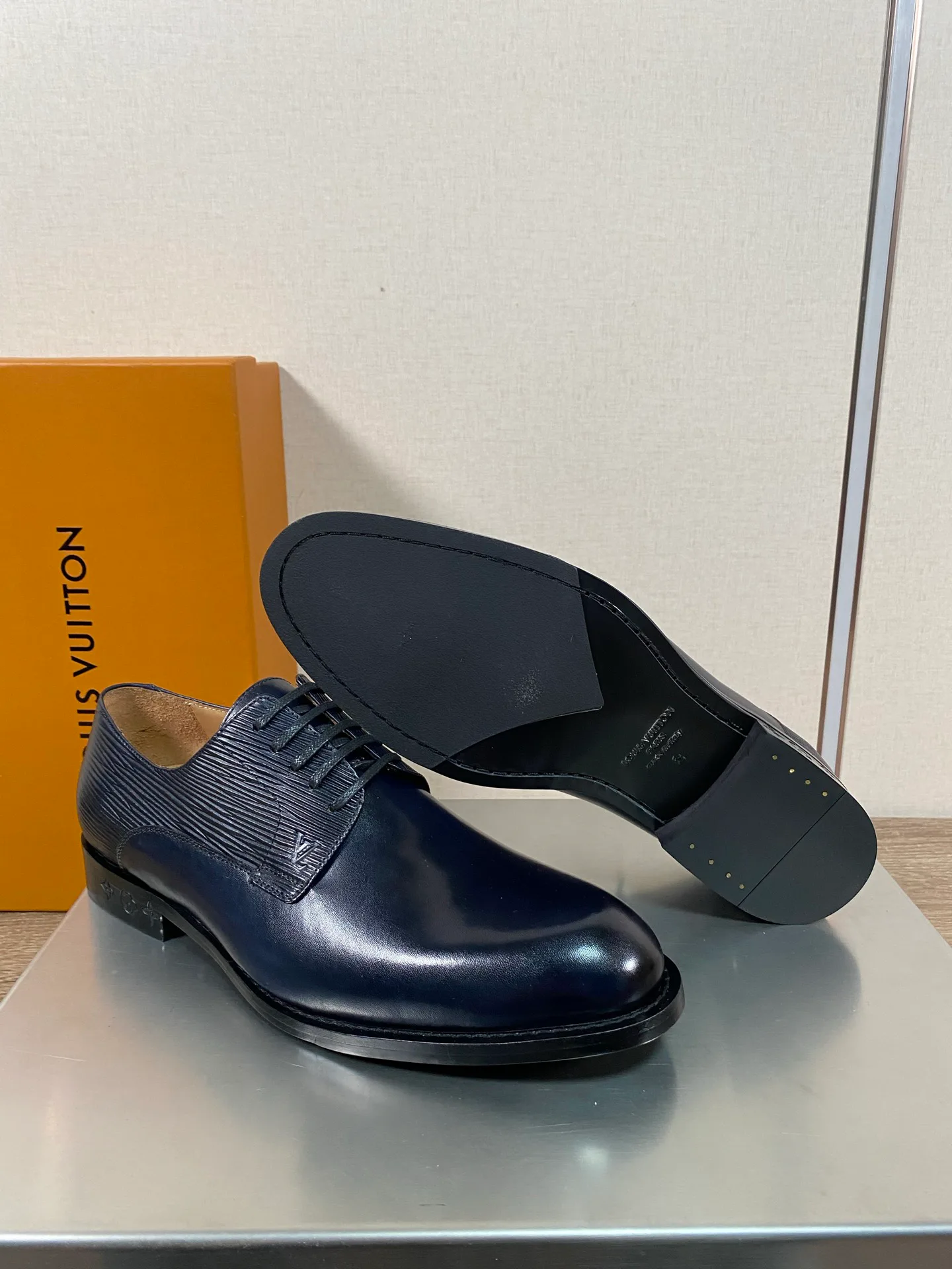 Men's Loafers And Dress Shoes LOUIS VUITTON 18078683