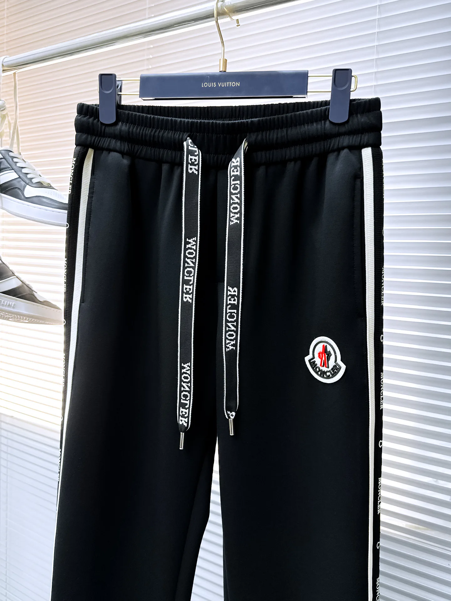Men's Trousers MONCLER 18197369