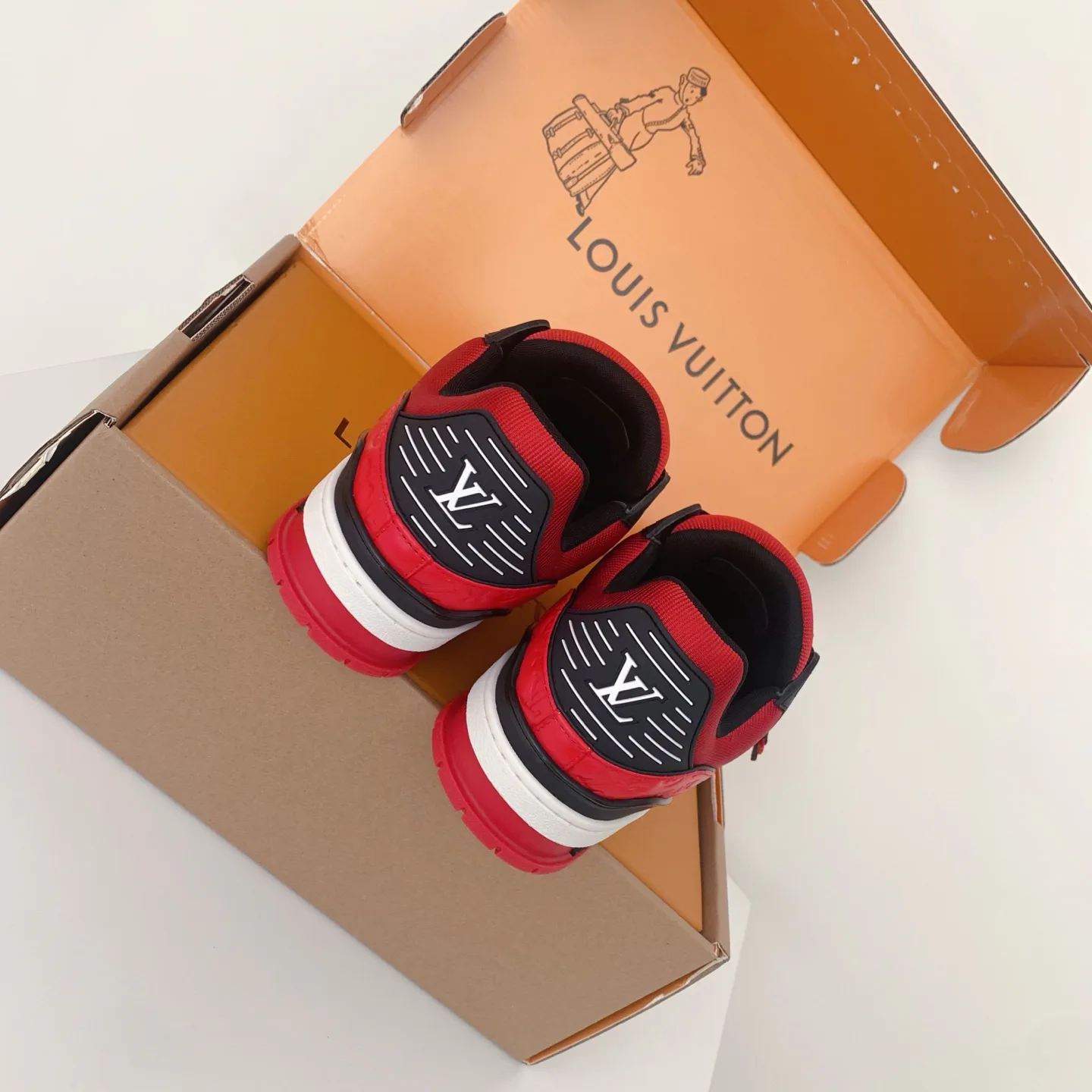 Women's Sneakers LOUIS VUITTON 18258382