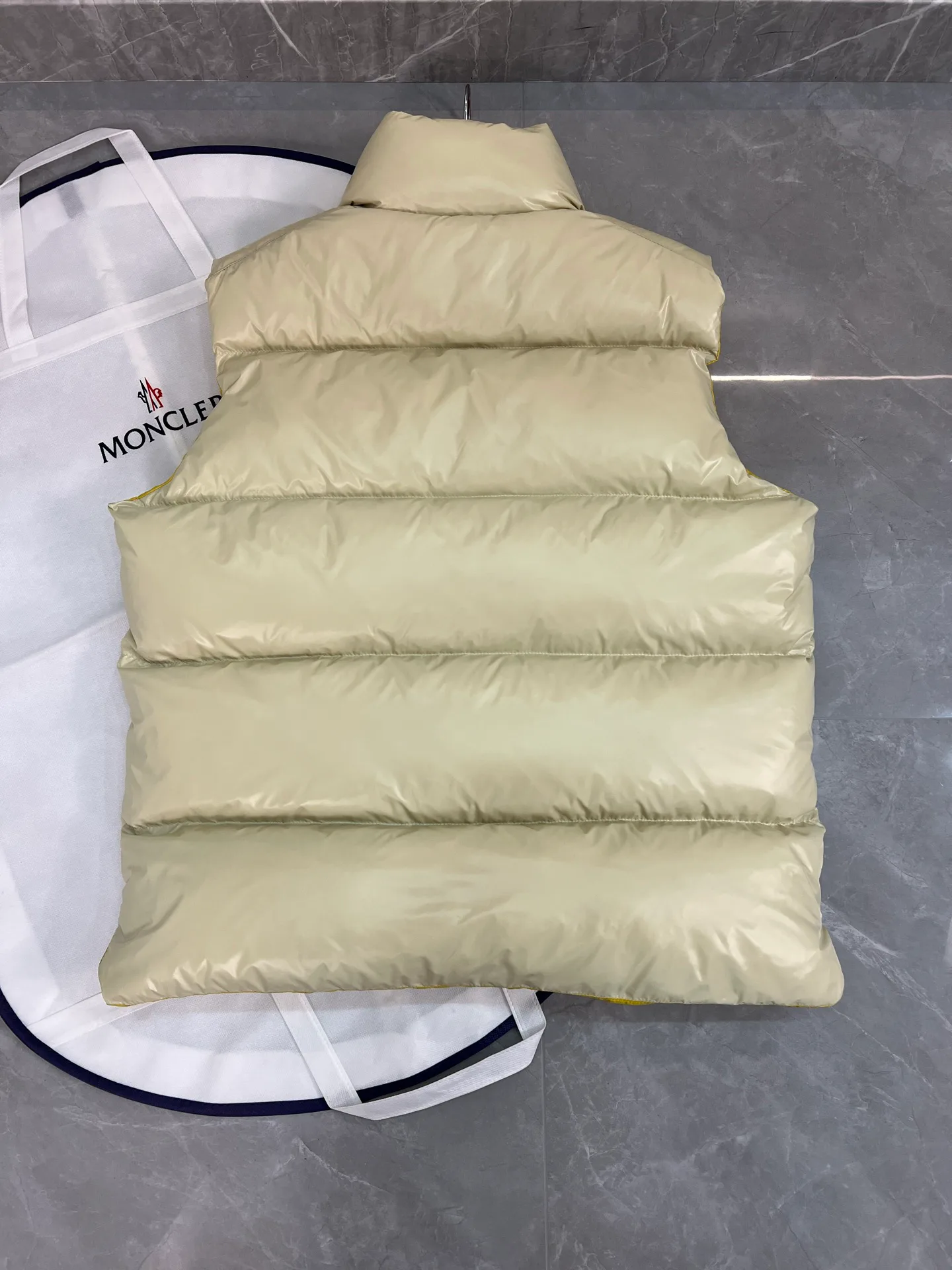 Жилеты Мужские Moncler 18599861