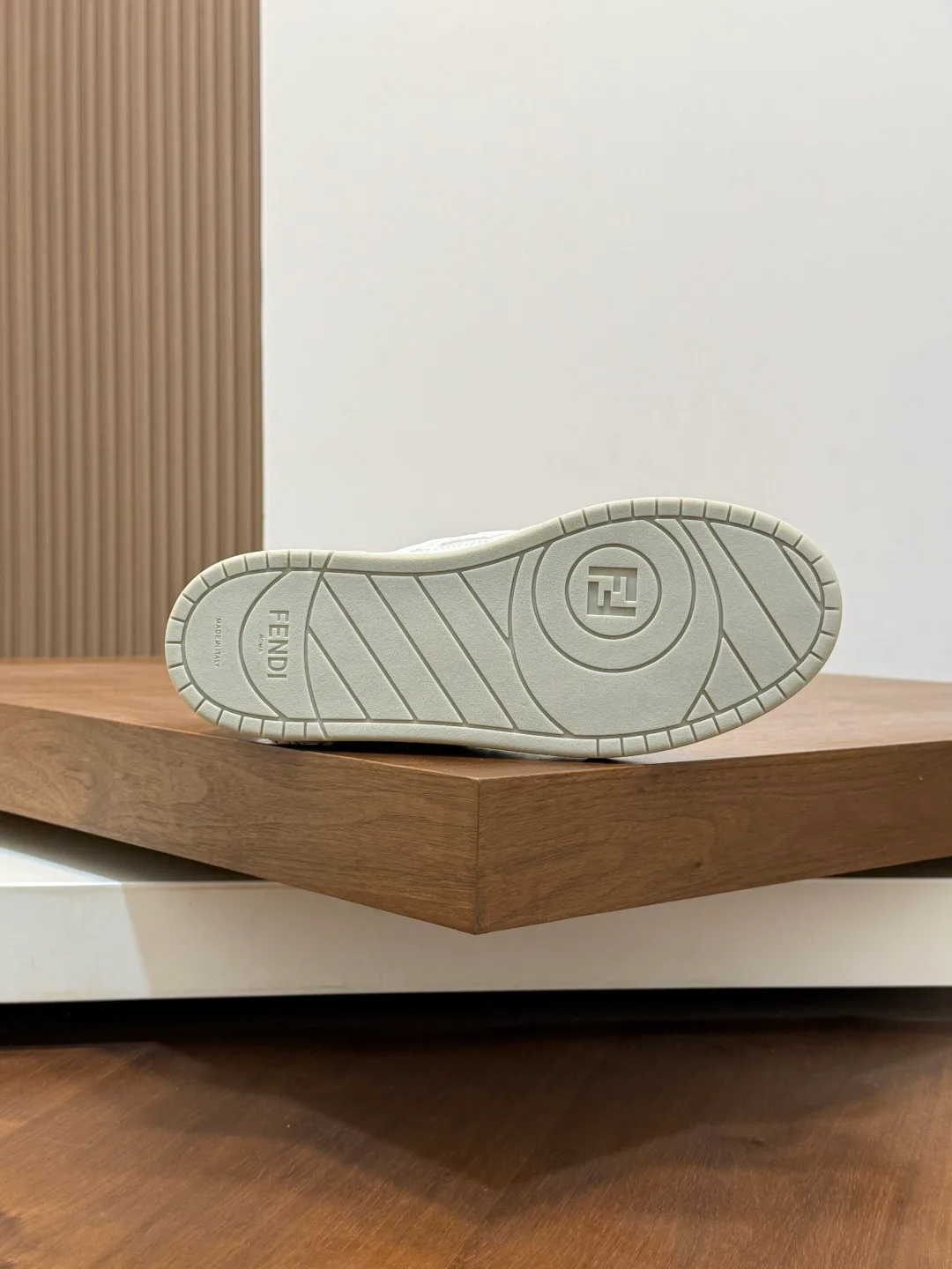 Women's Sneakers FENDI 18116591