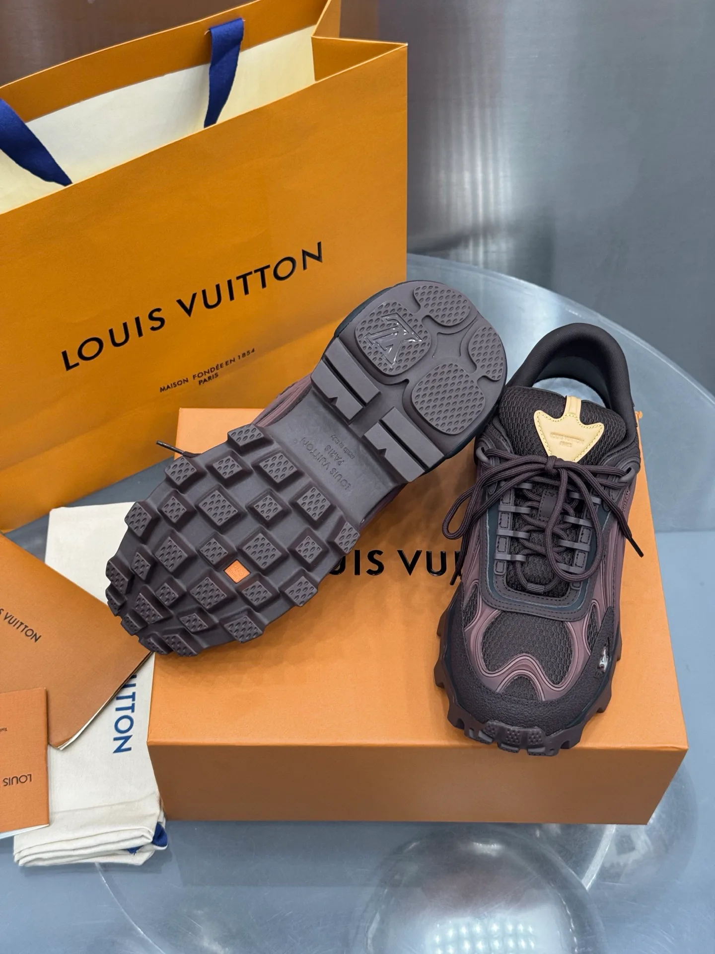 Men's Sneakers LOUIS VUITTON 18202617