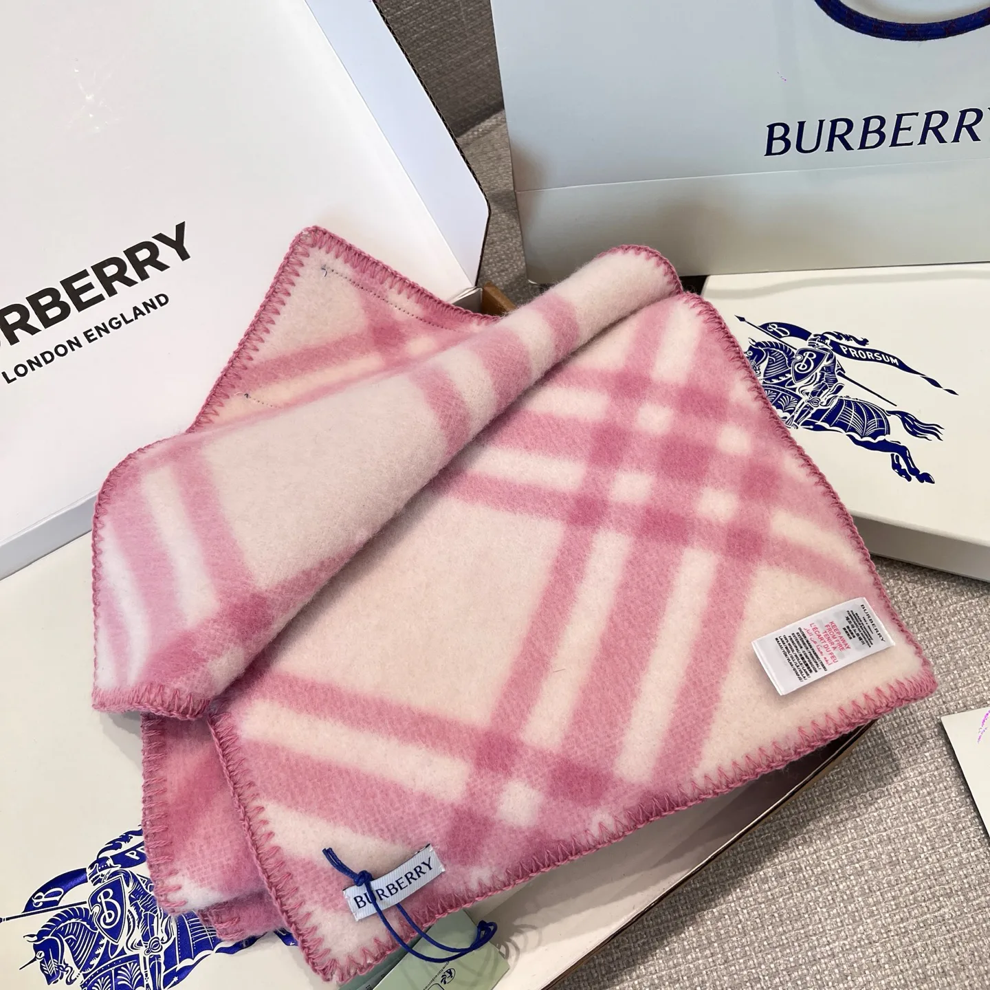 Scarves BURBERRY 17945208