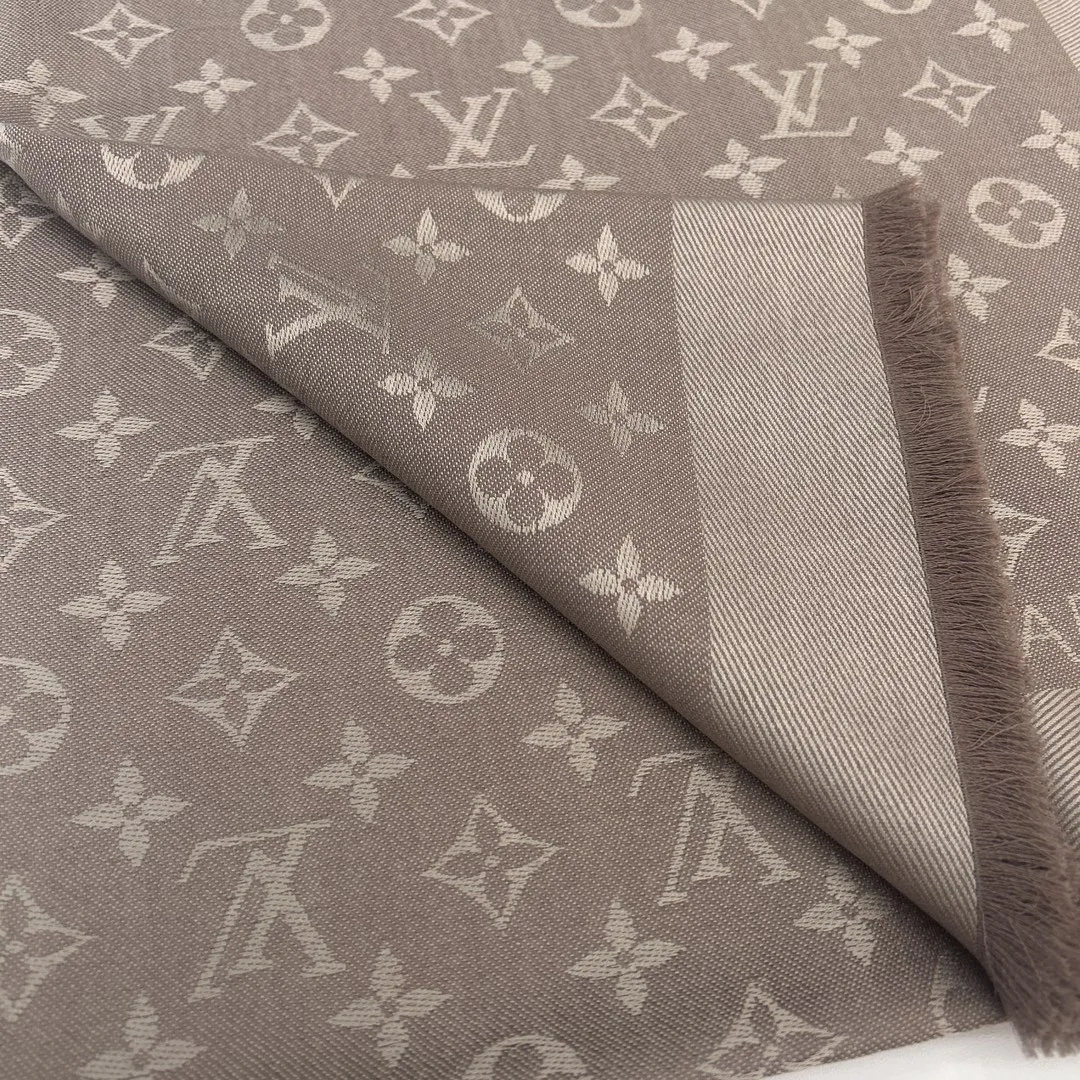 Scarves LOUIS VUITTON 18267587