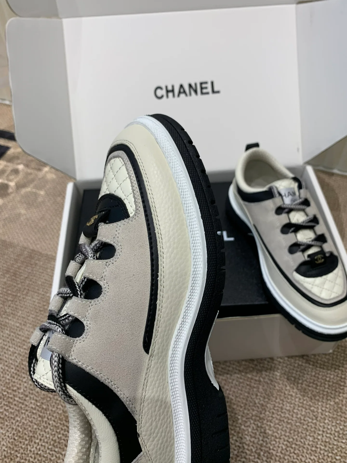 Кроссовки Женские Chanel 18677743
