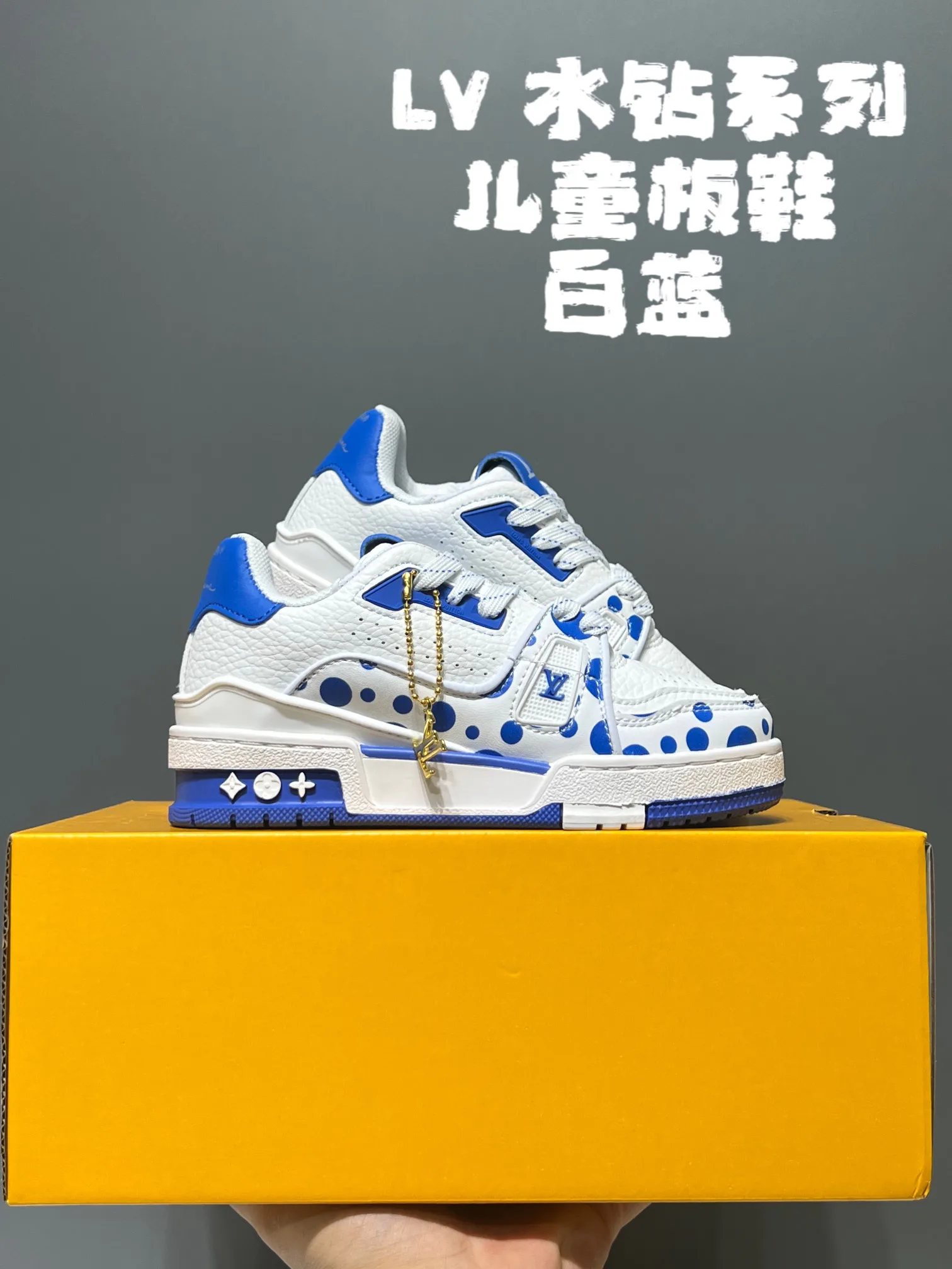 Women's Sneakers LOUIS VUITTON 18077811