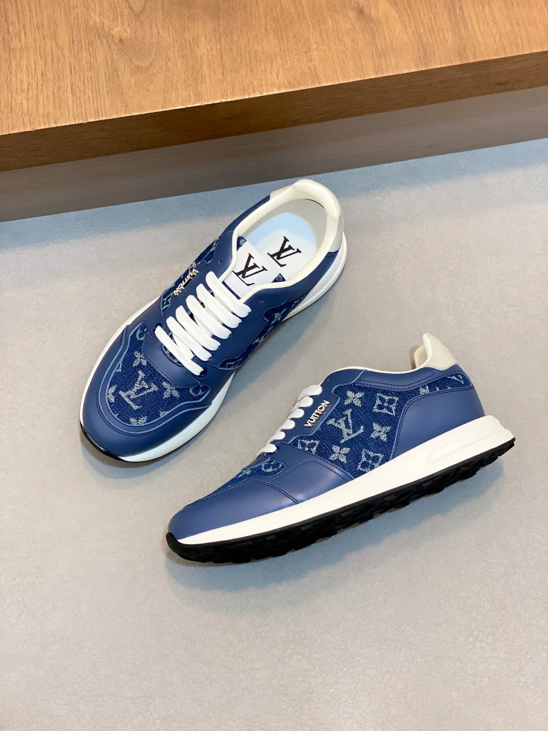Men's Sneakers LOUIS VUITTON 18274588