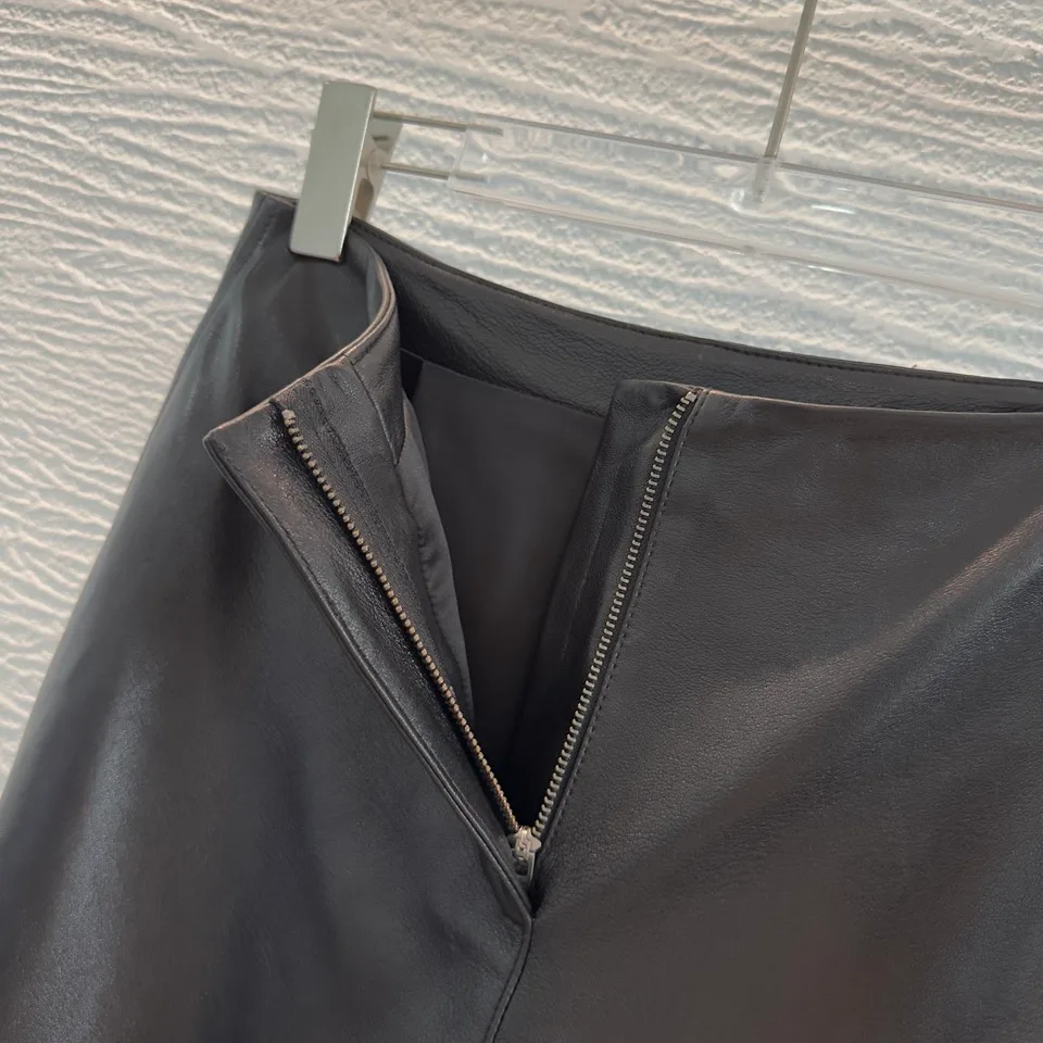 Women's Trousers CHANEL 18172563