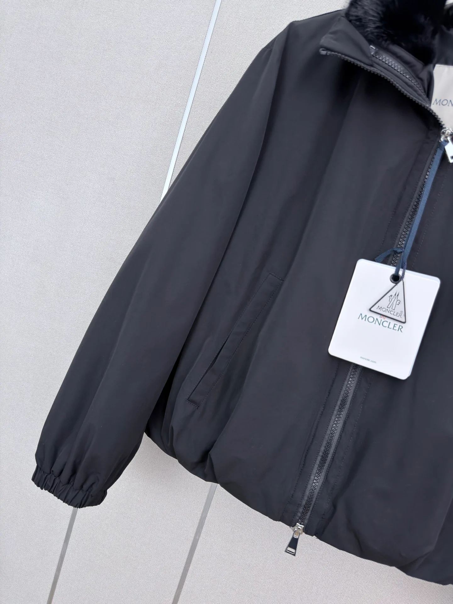 Women's Jackets And Down Jackets MONCLER 17919448