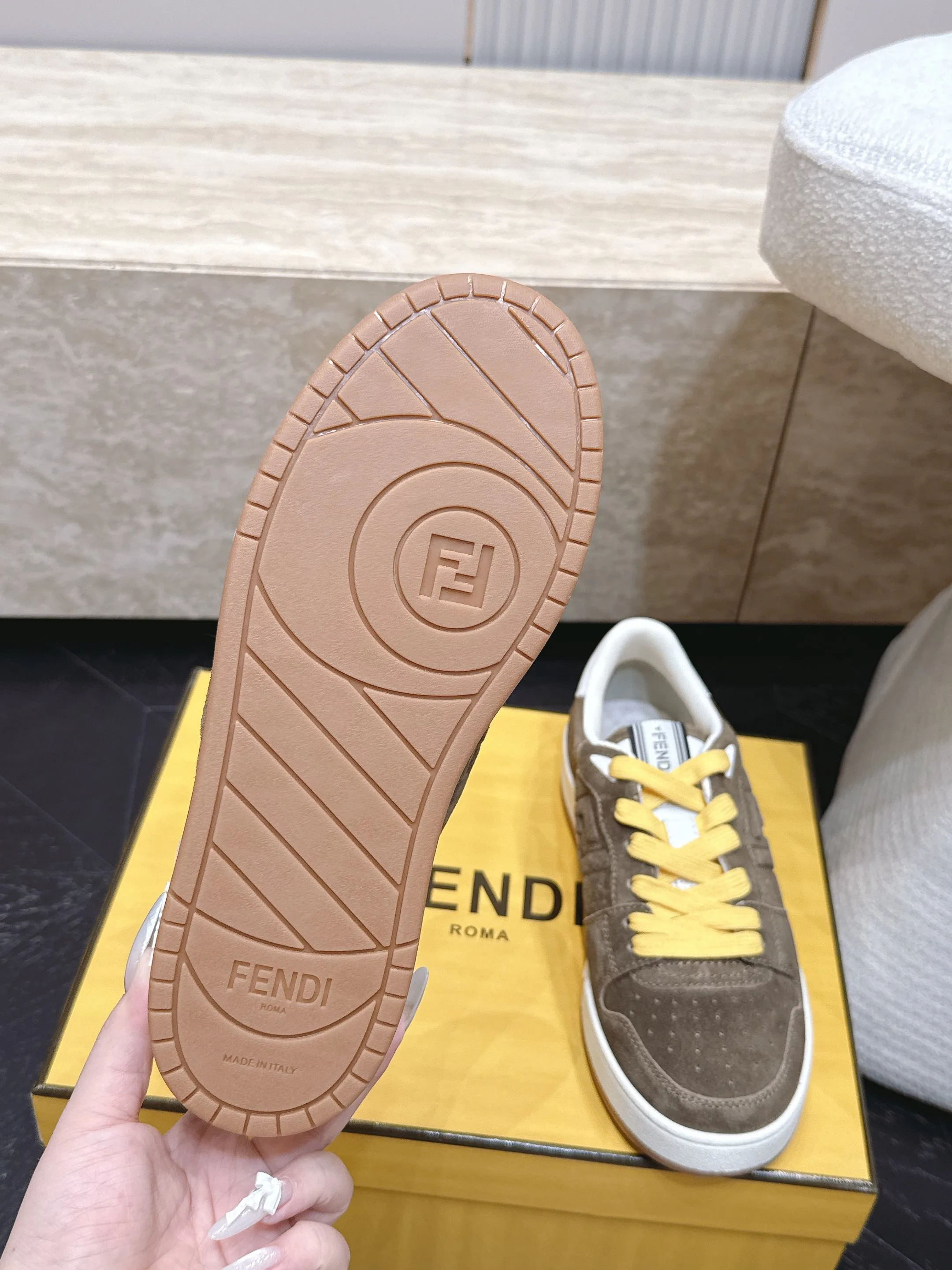 Women's Sneakers FENDI 17682040