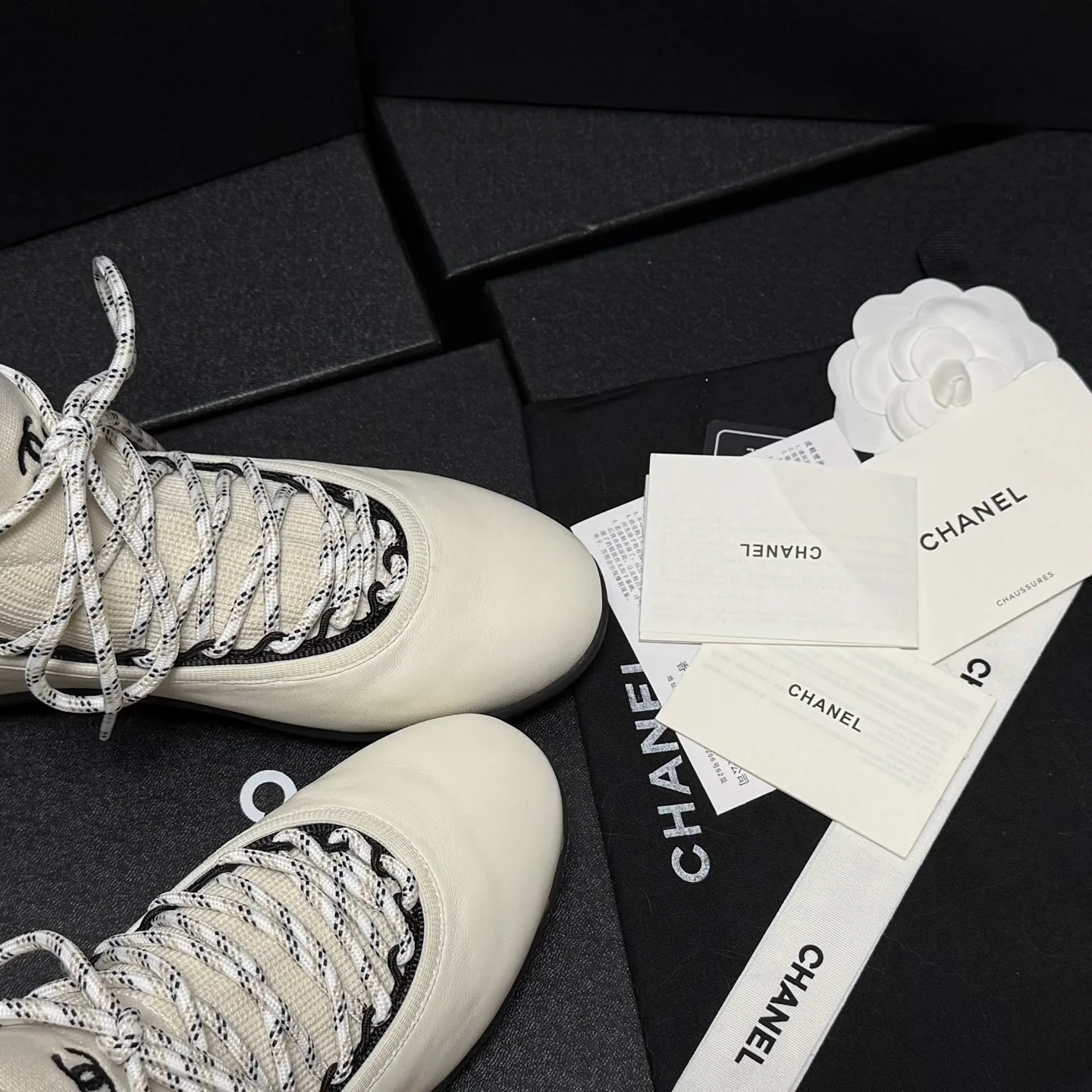 Women's Sneakers CHANEL 18083056