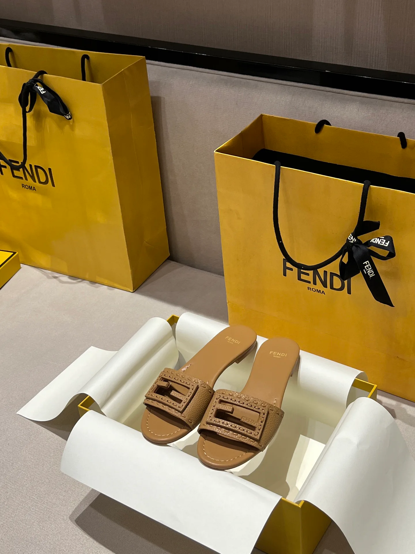 Women's Flip-Flops FENDI 17594291