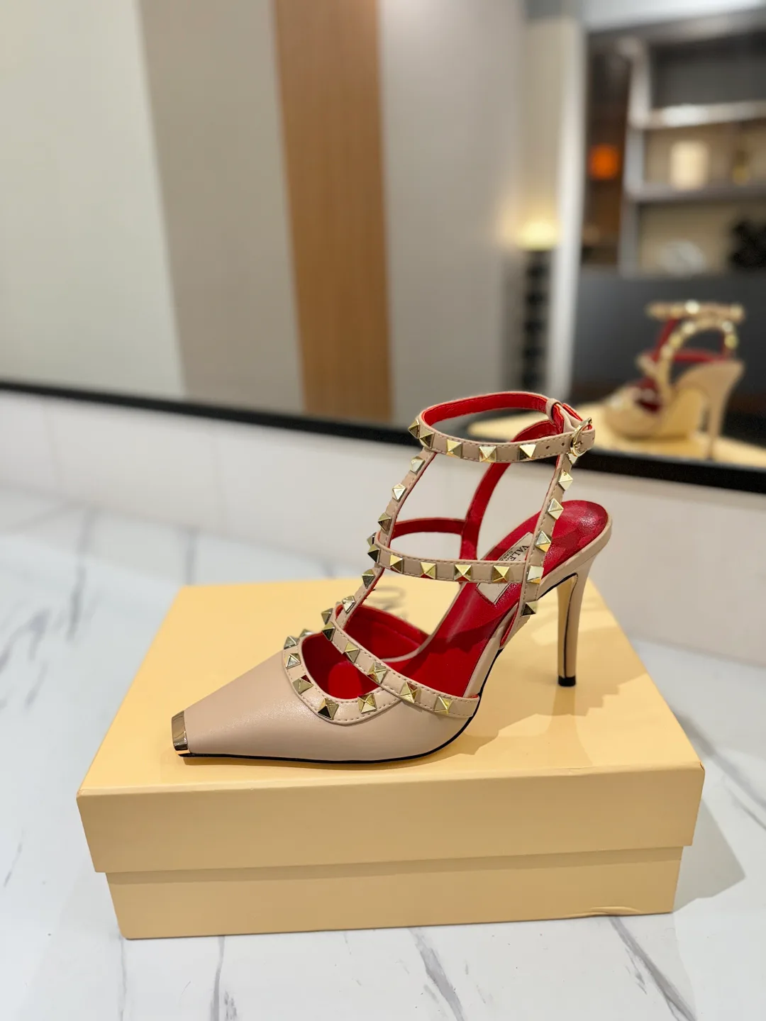 Women's Open-Toe Sandals VALENTINO 17305539