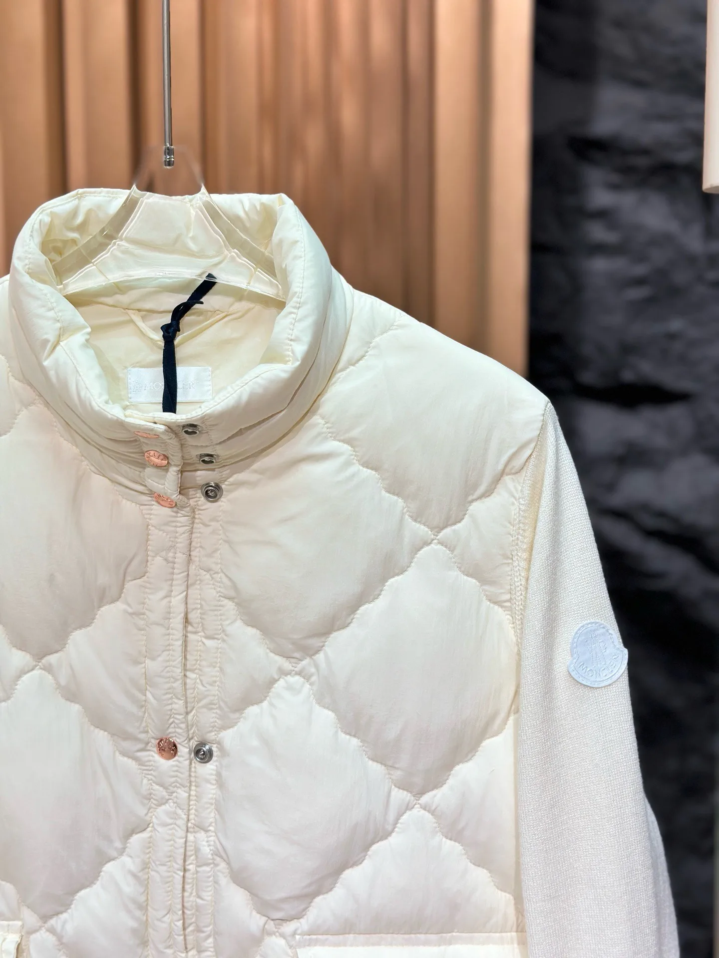 Women's Jackets And Down Jackets MONCLER 18016937