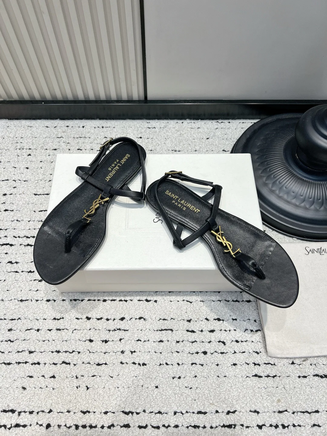 Women's Flip-Flops SAINT LAURENT 17578042
