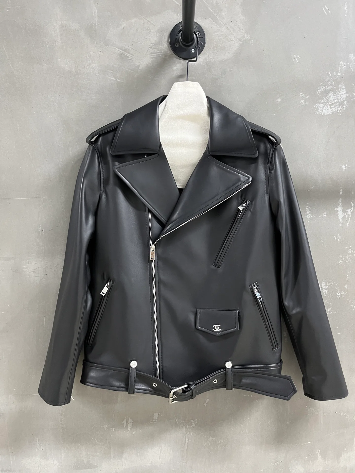 Women's Leather Jackets And Sheepskin Coats CHANEL 18173009