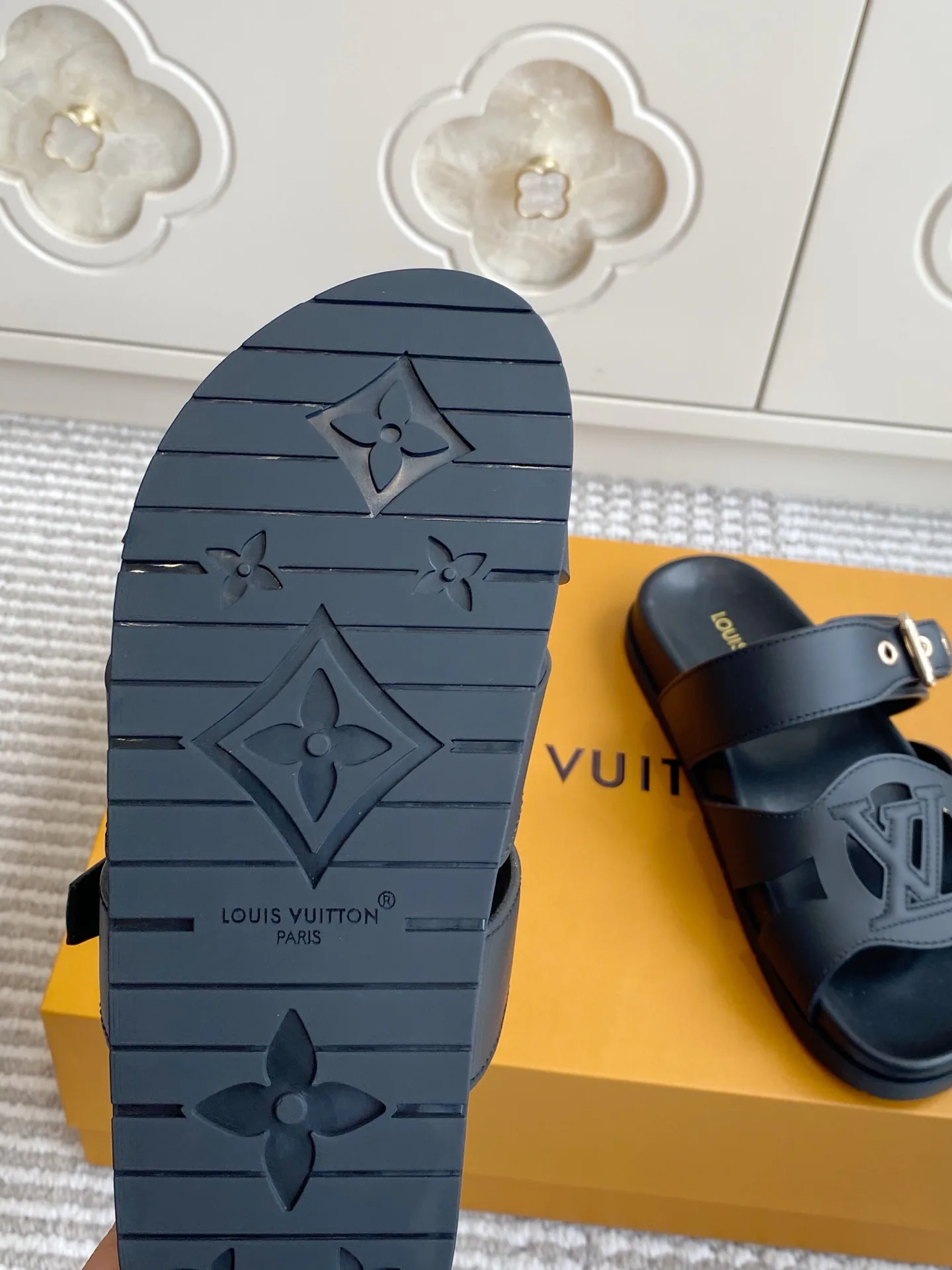 Women's Flip-Flops LOUIS VUITTON 17572158