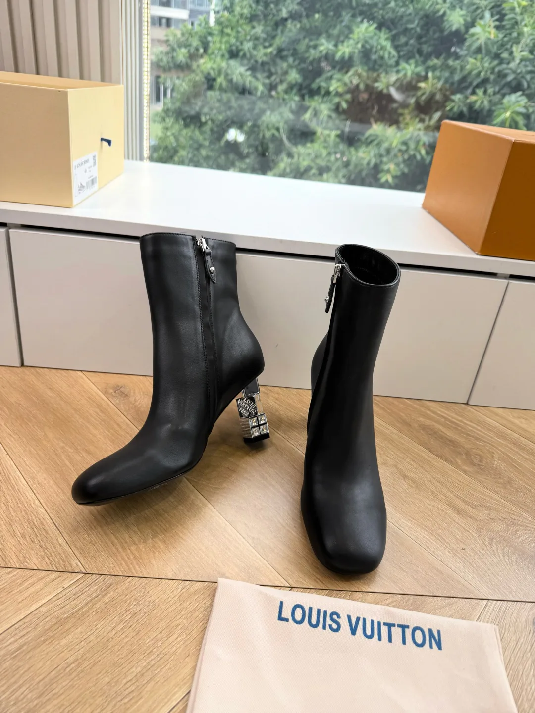 Men's Ankle Boots LOUIS VUITTON 17940265