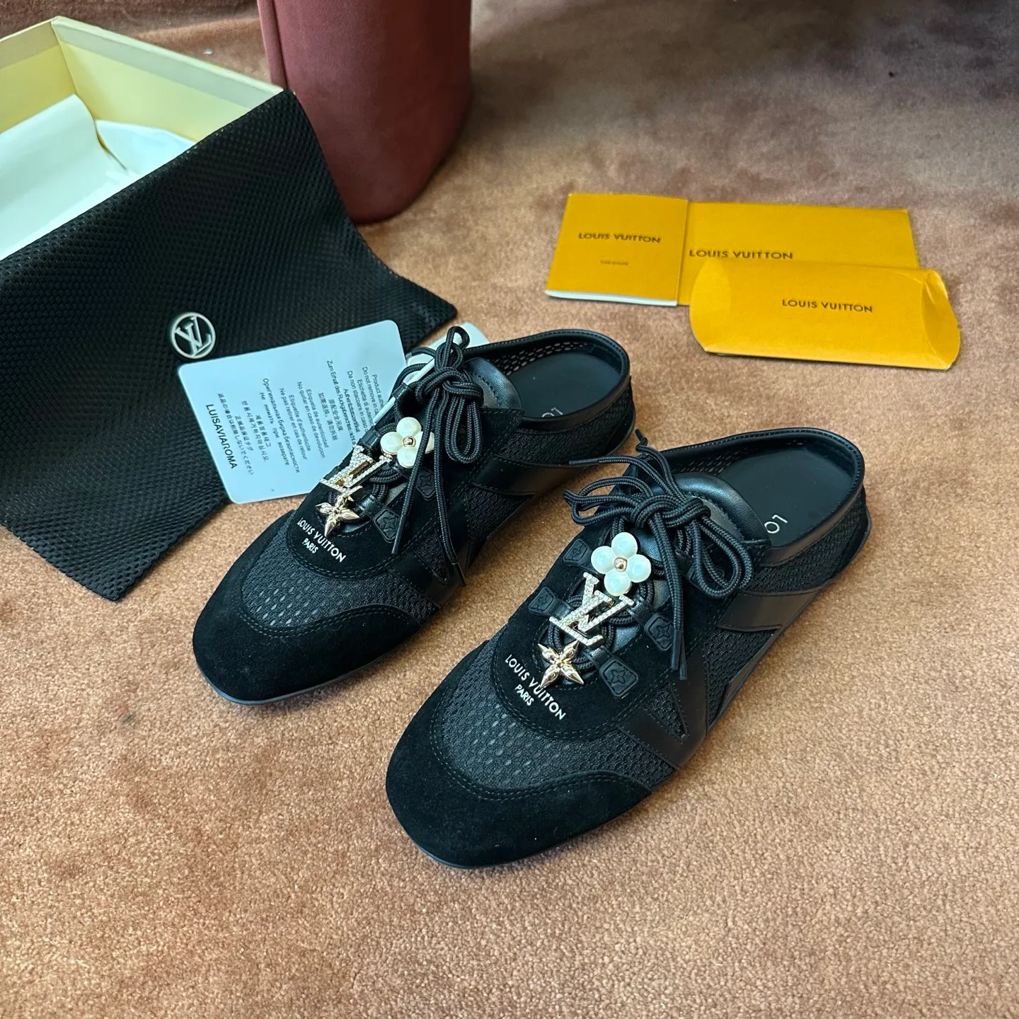 Women's Sneakers LOUIS VUITTON 18120468
