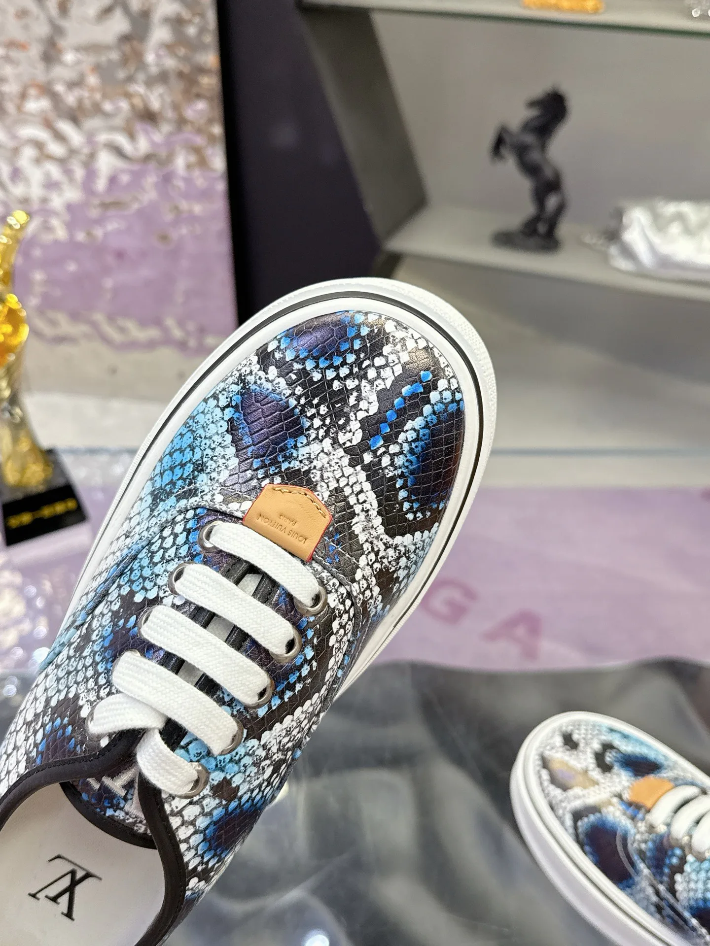 Men's Sneakers LOUIS VUITTON 17930910